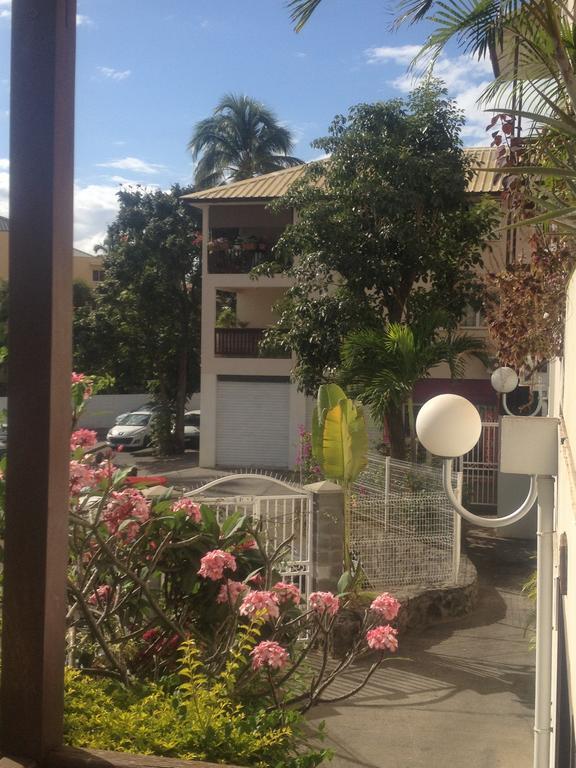 Appartamento Au Meublé des Roches Saint-Gilles-les Bains Esterno foto