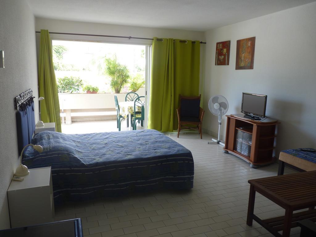 Appartamento Au Meublé des Roches Saint-Gilles-les Bains Esterno foto